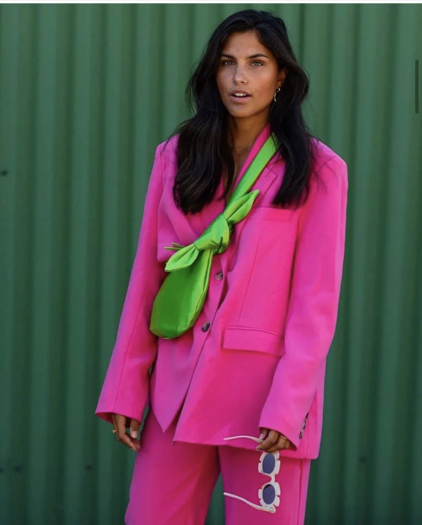 Las carteras de tela van a estar muy presentes esta temporada. Foto @dimodaa.