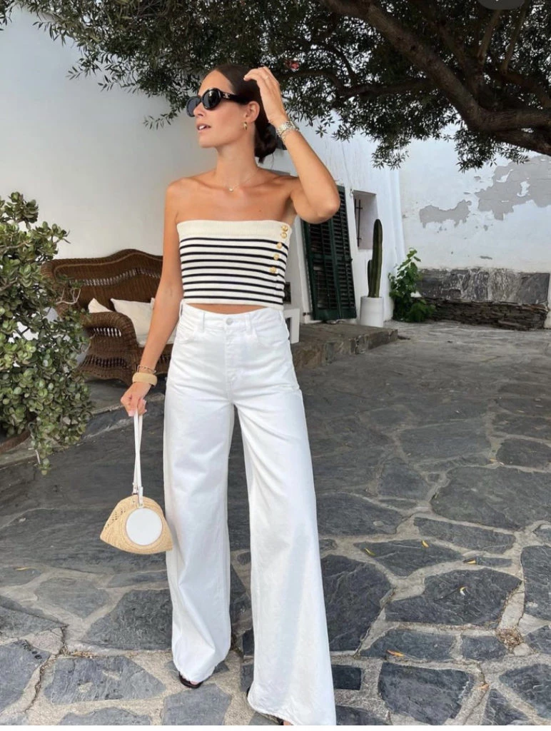 Espíritu marinero en este look. Foto @styleandthebeach.