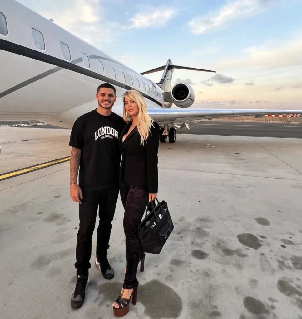 Mauro y Wanda coordinaron sus looks total black. Foto Instagram.