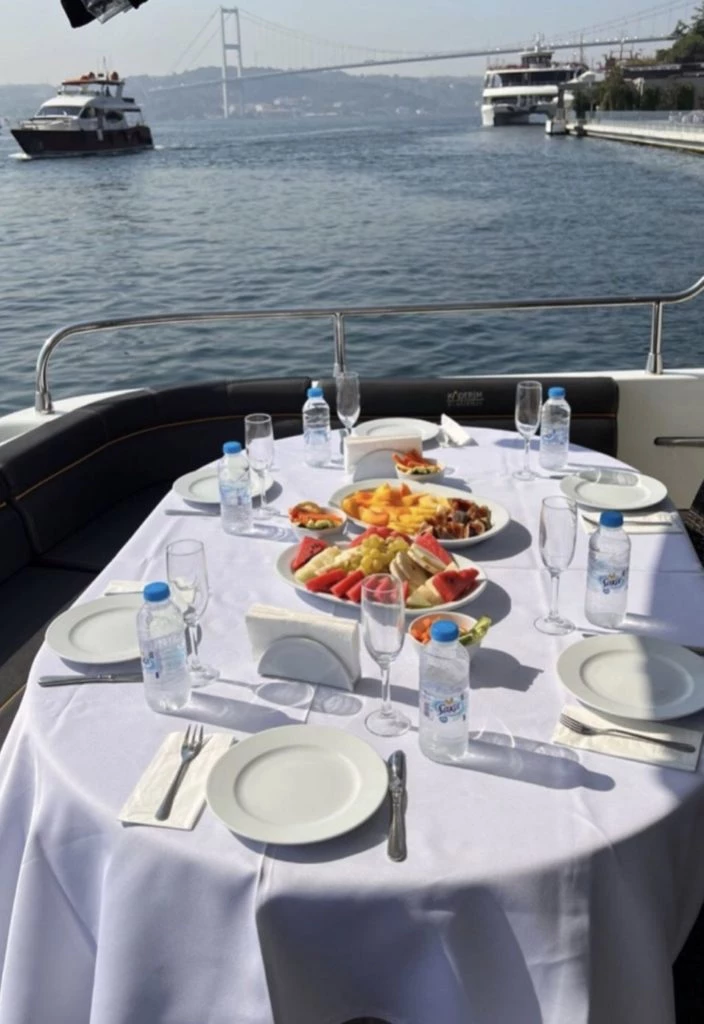 En un barco llegó Wanda a un acuerdo para que Icardi juegue e el equipo Turco. Foto Instagram.