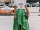 Falda verde con volados. Foto @dimodaa.