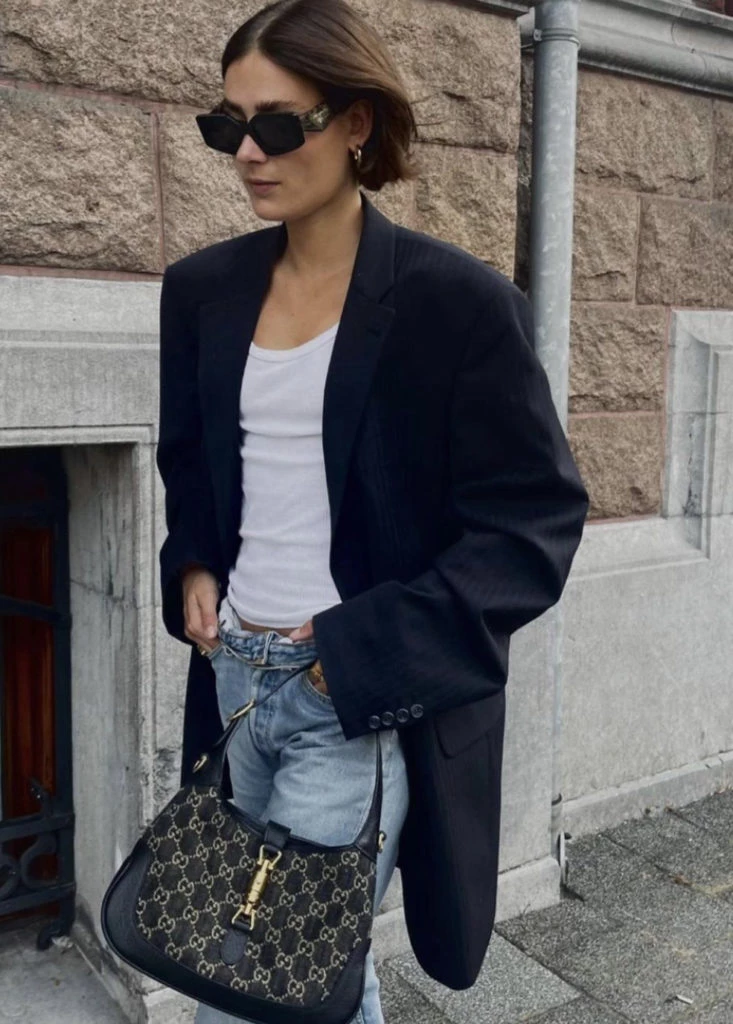 Blazer con un look clásico. Foto @dimodaa.