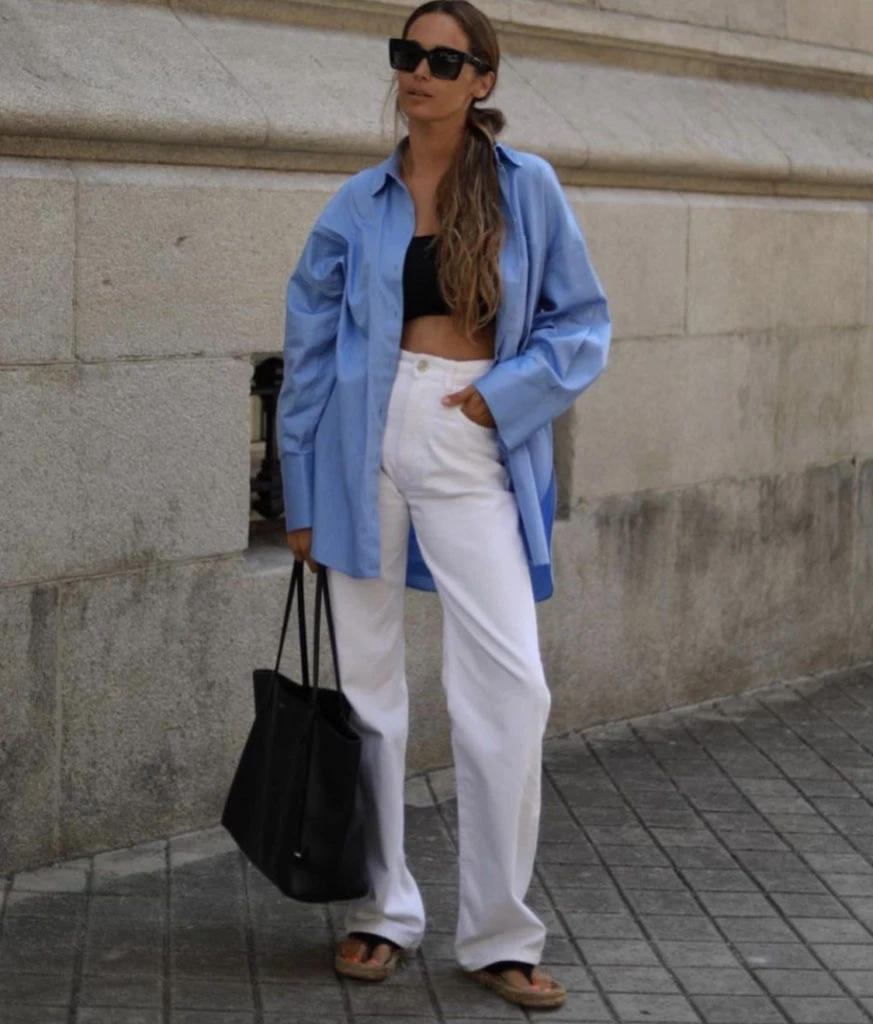 Jean blanco con comisa oversize. Foto @dimodaa. 