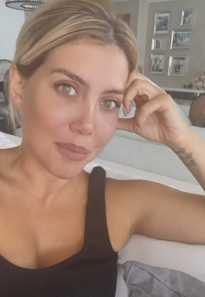 Wanda Nara anunciando su línea deportiva. Foto Instagram.