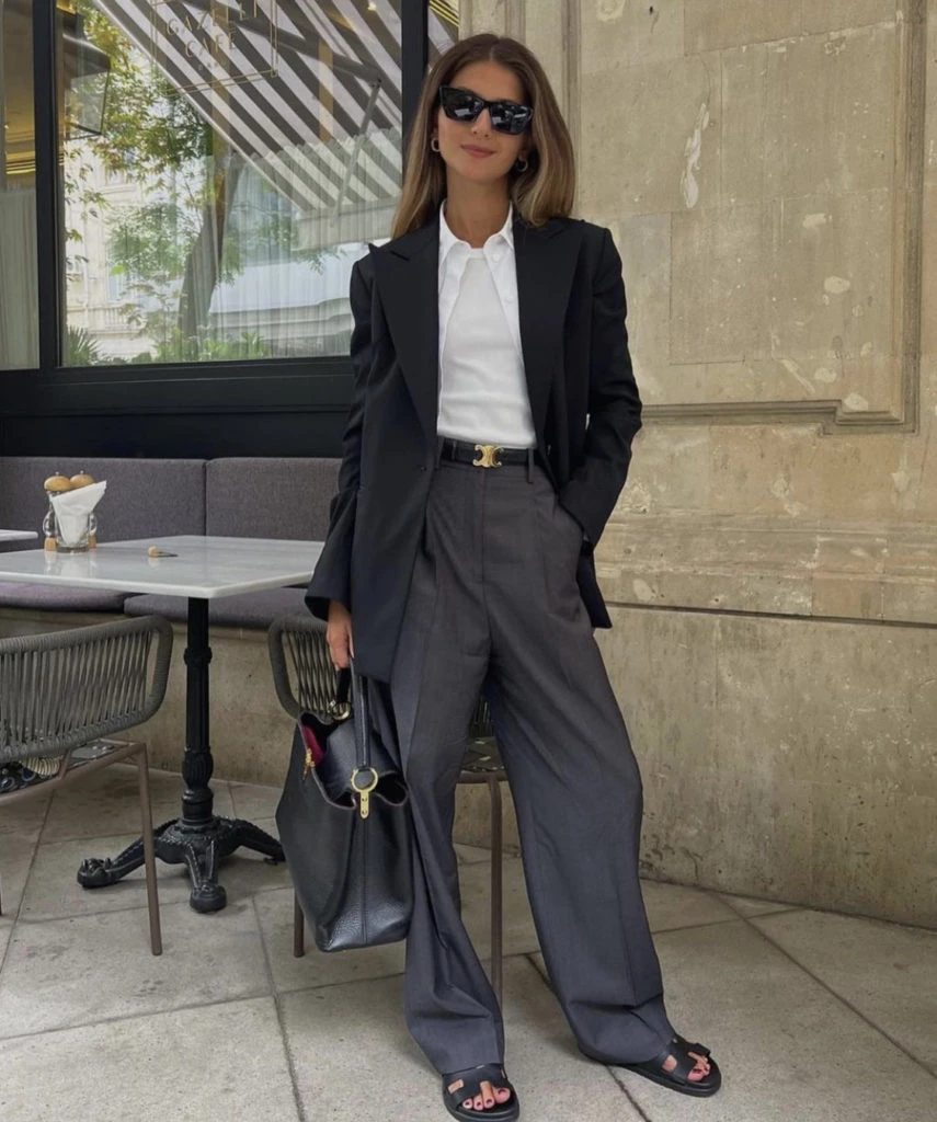 Look de blazer clásico. Foto @dimodaa.