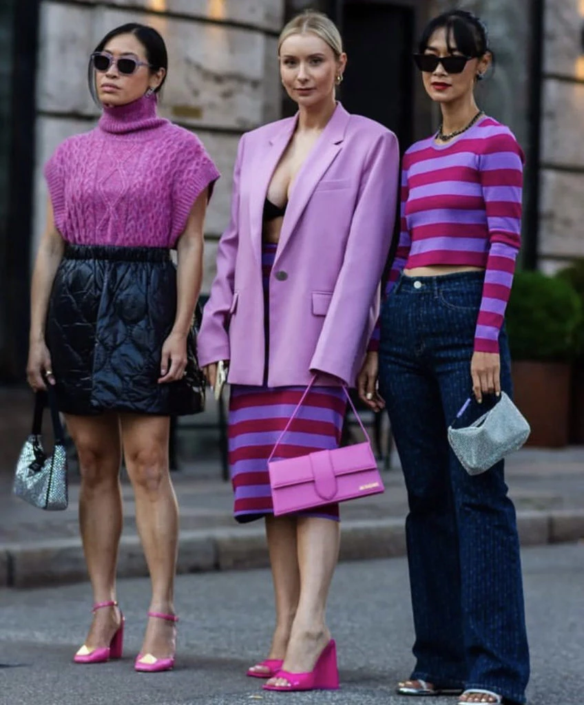 Estas amigas compraron el conjunto a rayas y lo usan por separado. Una buena idea. Foto @dimodaa.