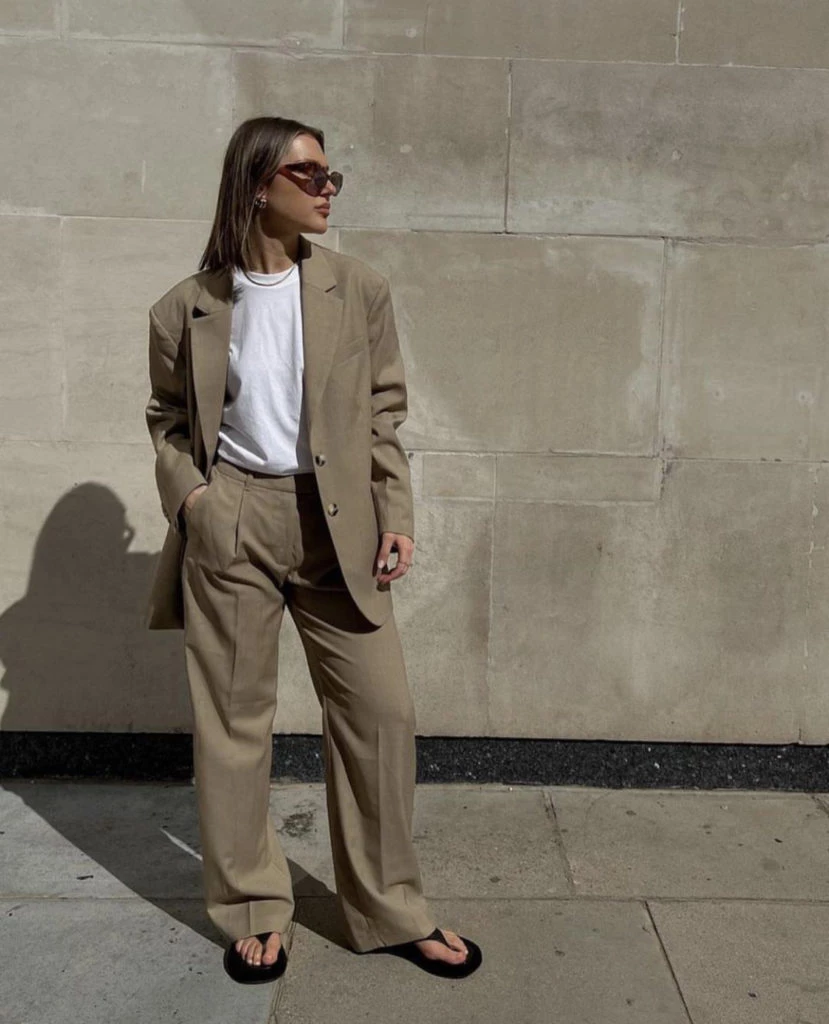 Bien vestida e informal a la vez. Foto: styleandthebeach.