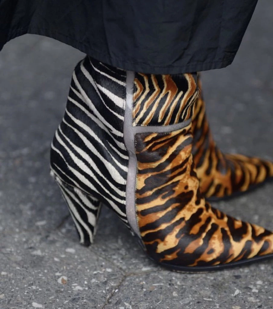 Street style animal print. Foto @dimodaa.