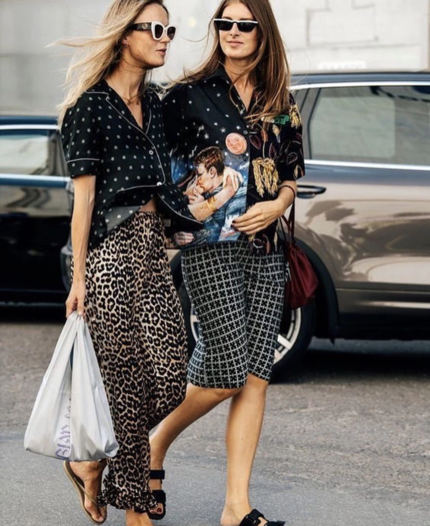 Street style animal print. Foto @dimodaa.