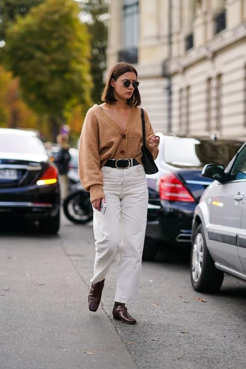 Look con cárdigan. Foto: Pinterest.