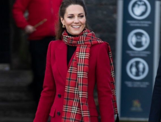 Kate Middleton lució su primer outfit luego del luto y eligió una prenda que le hace un guiño a Lady Di