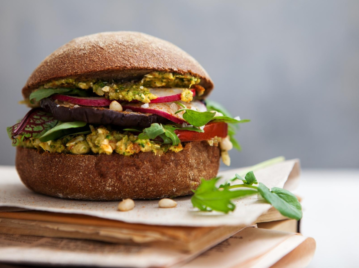 Las recetas de chipá y sandwich de berenjena para vivir un finde en "modo vegan"