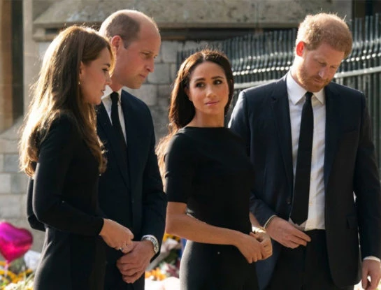 Esta es la mejor foto (y la más conmovedora) tras la muerte de la reina Isabel II: William, Kate, Harry y Meghan, juntos