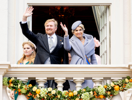 Máxima eligió un vestido hecho con material reciclado y deslumbró en el Día del Príncipe