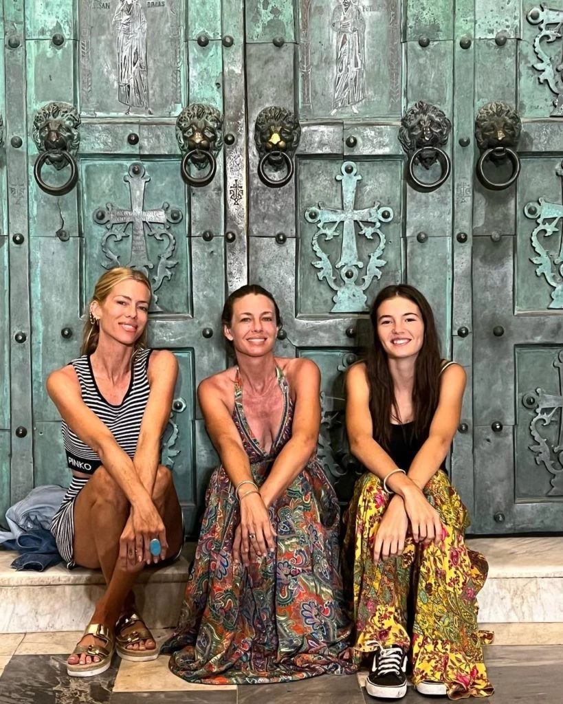 Nicole Neumann y su hermana Gege en Italia