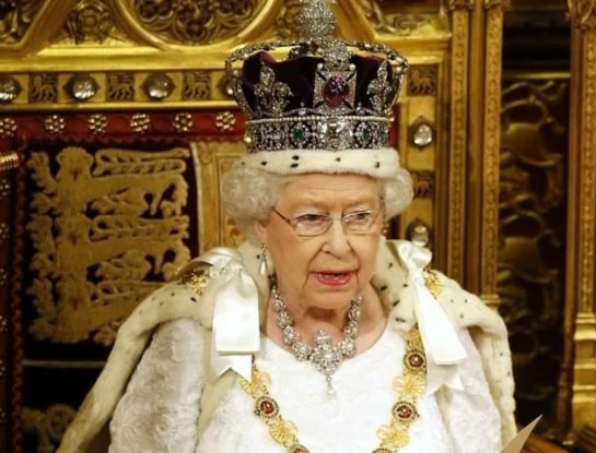 Estas son las joyas especiales que la Reina Isabel II eligió para ser sepultada
