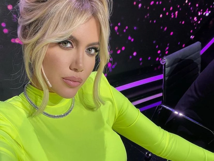 Wanda Nara look neón