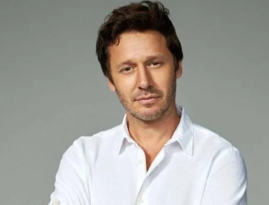 Benjamín Vicuña respondió si tendría una relación poliamorosa