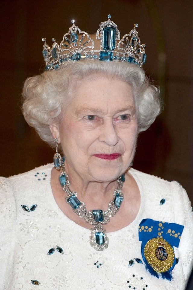 La reina Isabel II tenía la colección de tiaras más importante del mundo