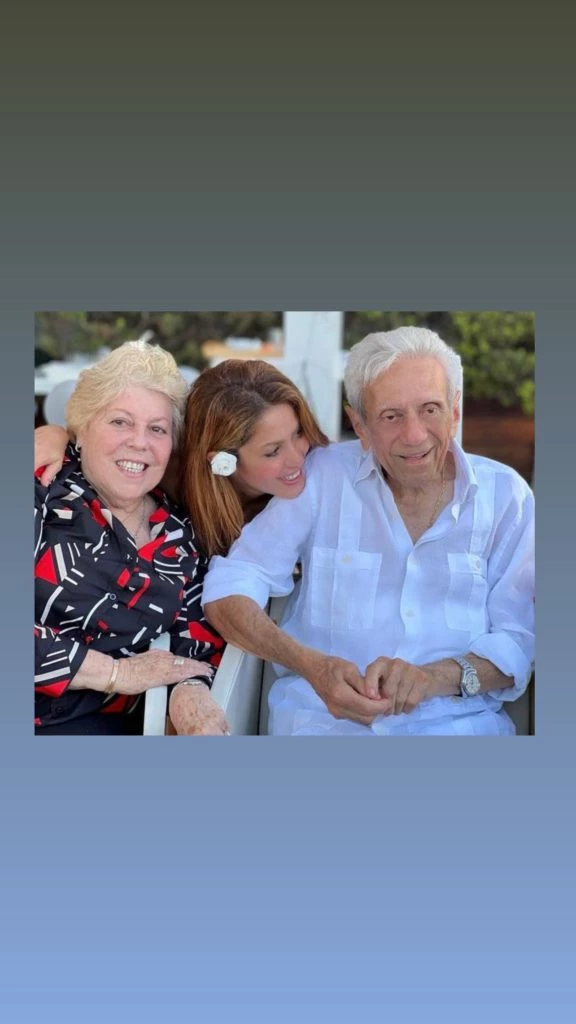Shakira y sus padres William y Nidia