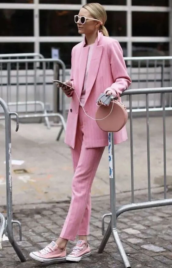 el traje sastre es tendencia y lo usó Natalia Oreiro para Quien es la mascara