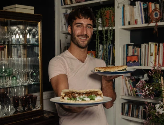 #LaRecetaFamosa: el cocinero Valentino Ayello prepara mbejú, un plato tradicional de la gastronomía paraguaya