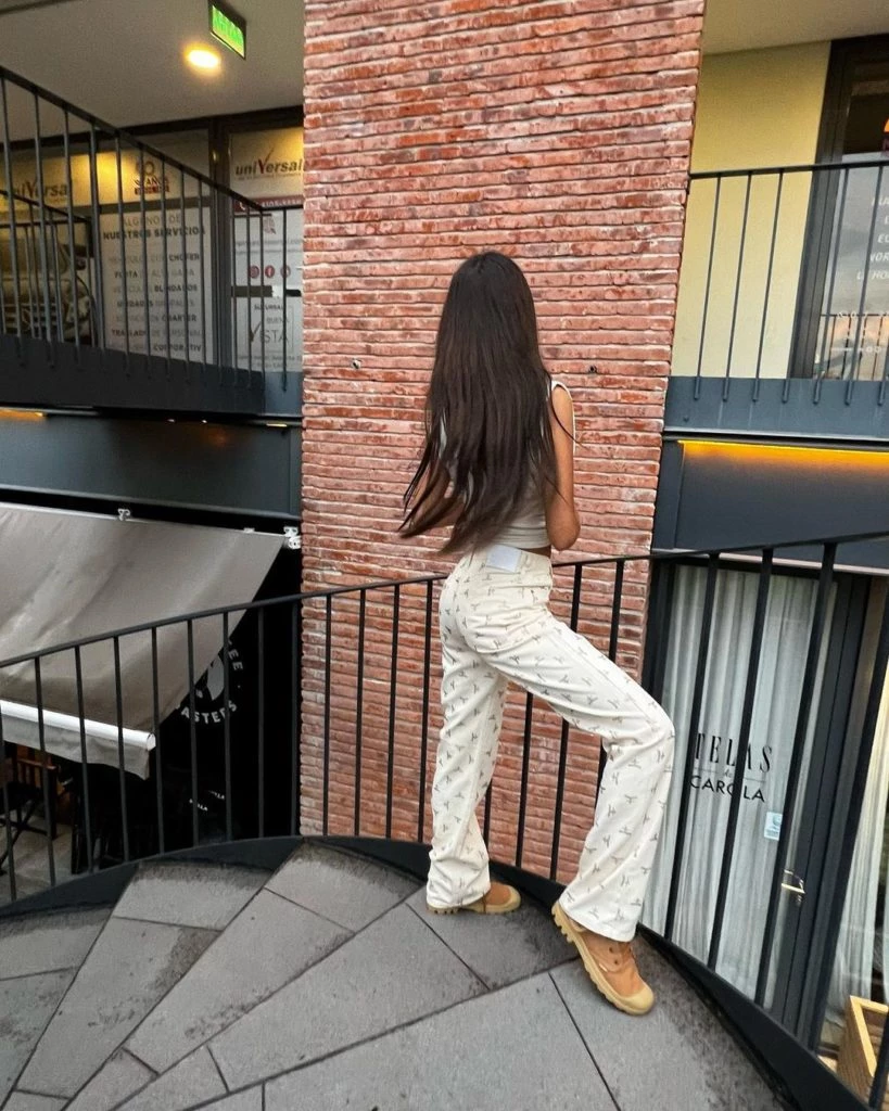 Zaira Nara con un look total white