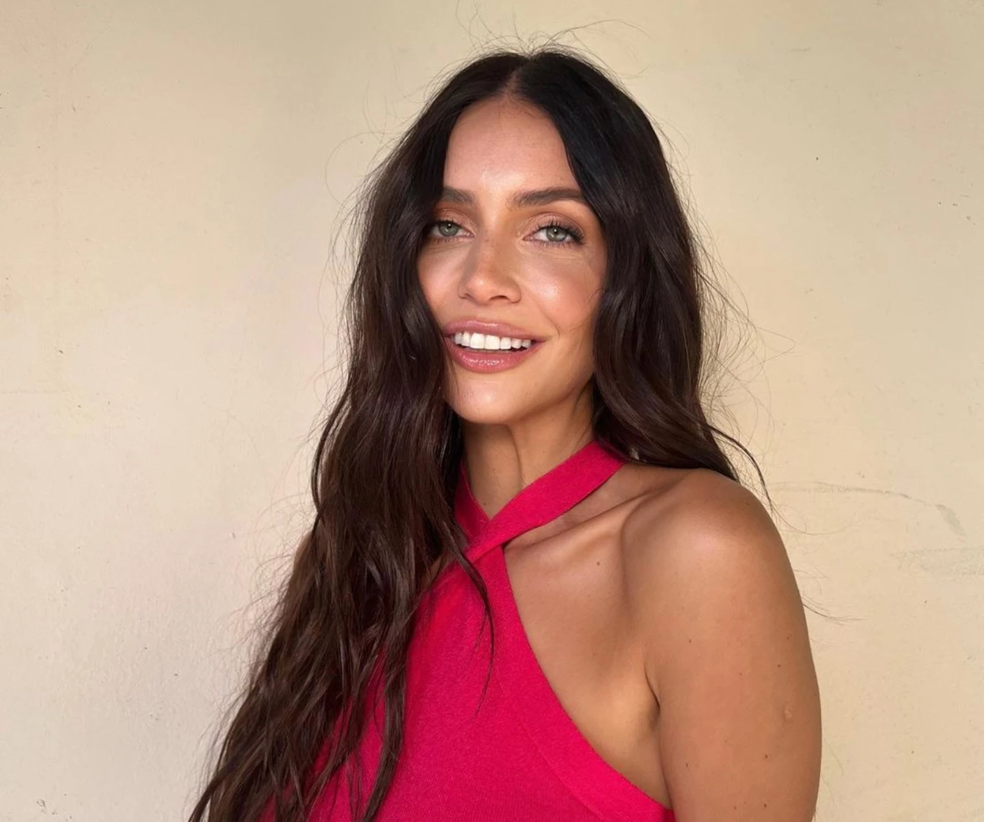 Zaira Nara impactó con su look total red