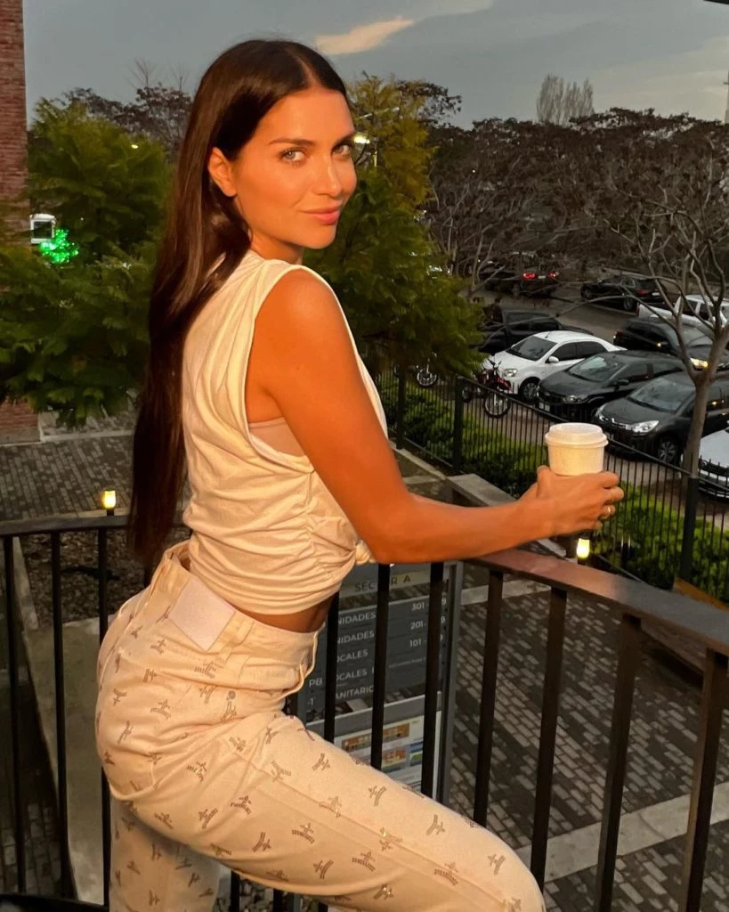 Zaira Nara se adelanta a la primavera con un look total white