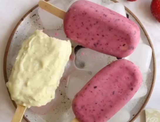 La receta de los helados de frutos rojos y yogurt que se prepara en 5 minutos