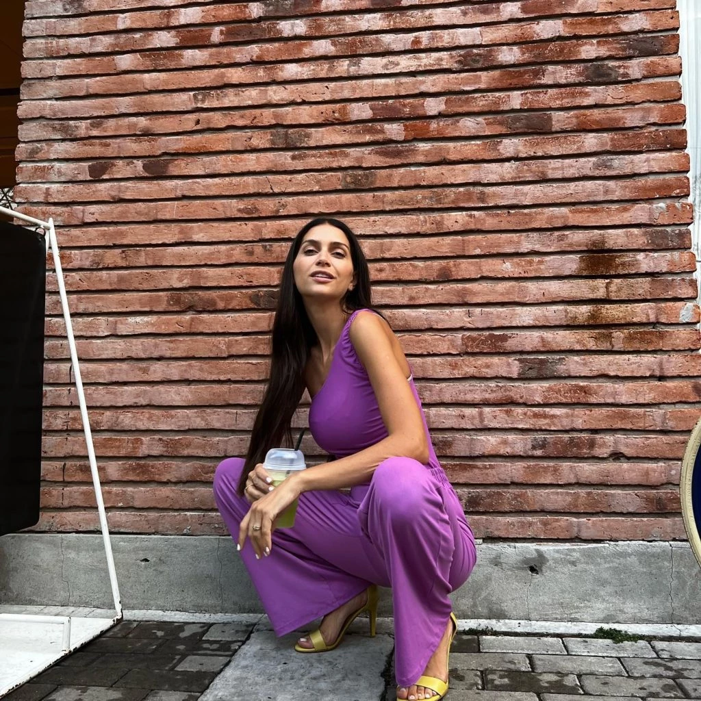 zaira nara con look violeta