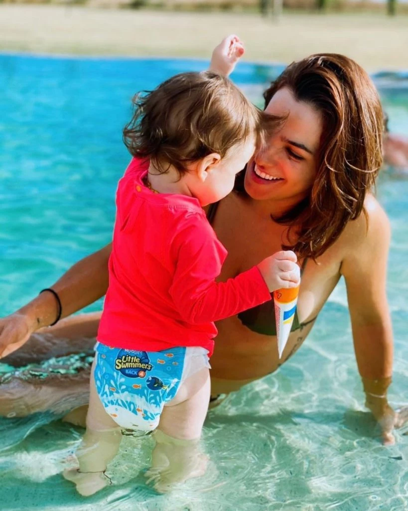 agustina cherri con alba