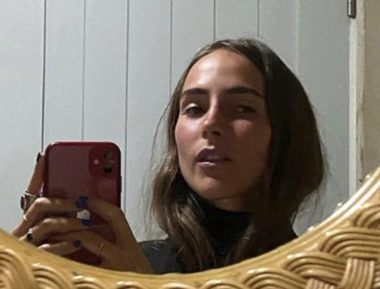 El look athleisure chic que eligió Ámbar de Benedictis para celebrar el Día de la Madre