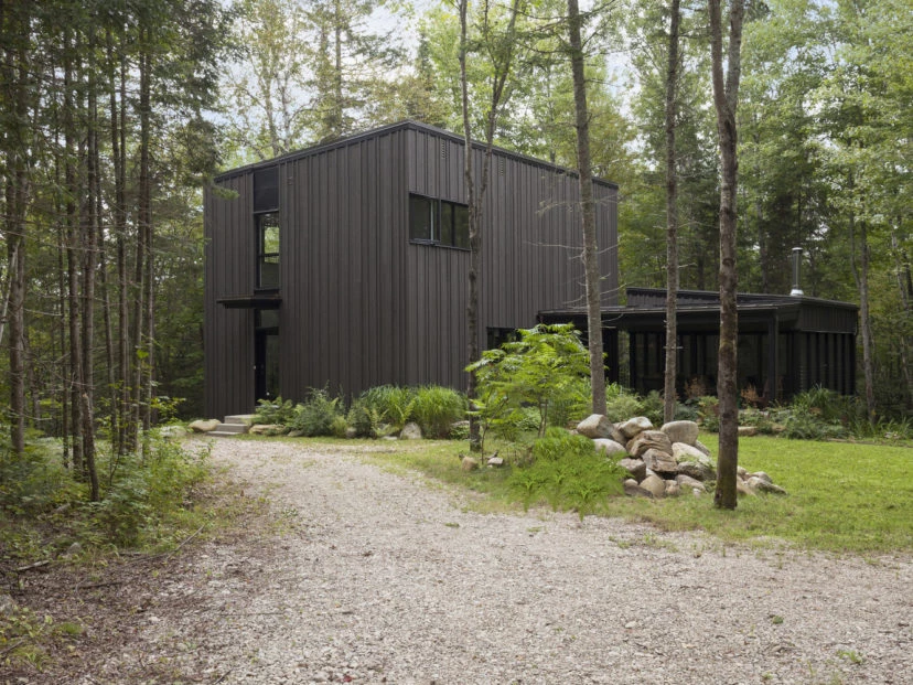 una casa moderna y relajada con el entorno como protagonista