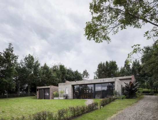 ¡Soñada! Espiá cada rincón de esta casa construida con materiales nobles y en equilibrio con la naturaleza que la rodea