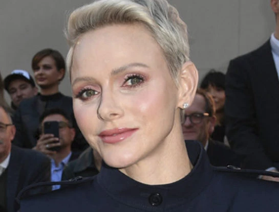 El look trendy de Charlene de Mónaco en su regreso a la Semana de la Moda de París