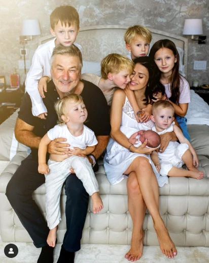 Las fotos íntimas de Hilaria y Alec Baldwin con sus siete hijos
