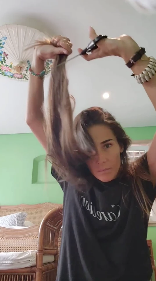 Juana Viale se solidarizó con la joven iraní asesinada