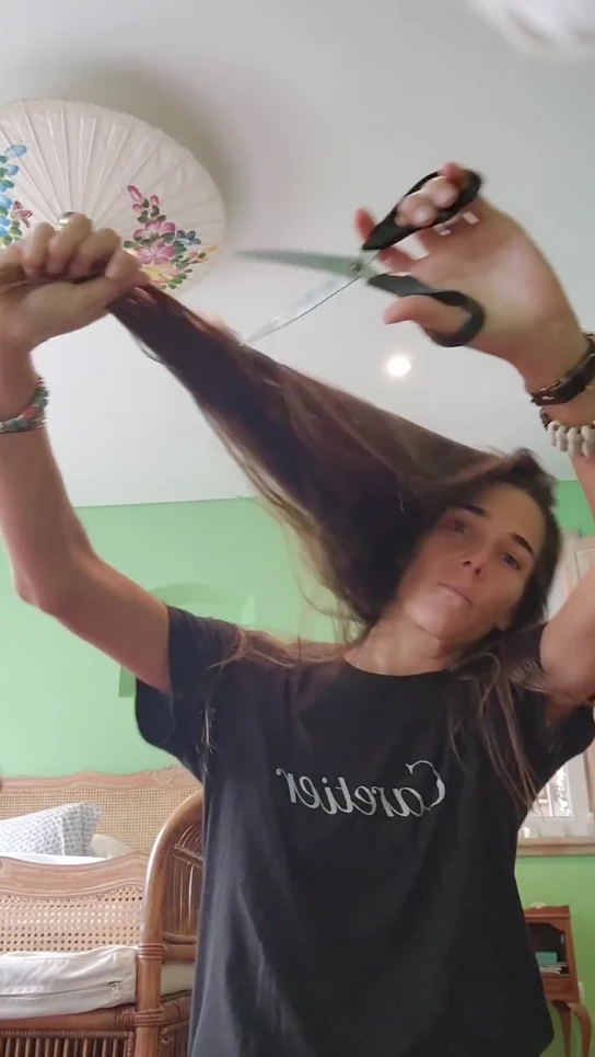 Juana Viale se solidarizó con la joven iraní asesinada