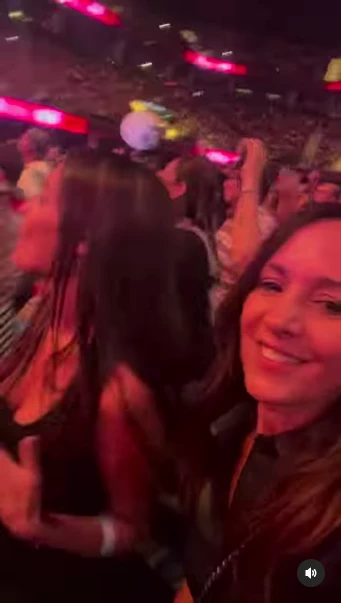 Pampita y Luciana Pizzolorusso en el recital de la Sole