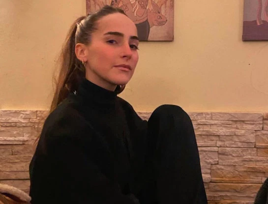 ¡Lo hizo otra vez! Ámbar de Benedictis salió a la calle con un look relajado y marcó tendencia