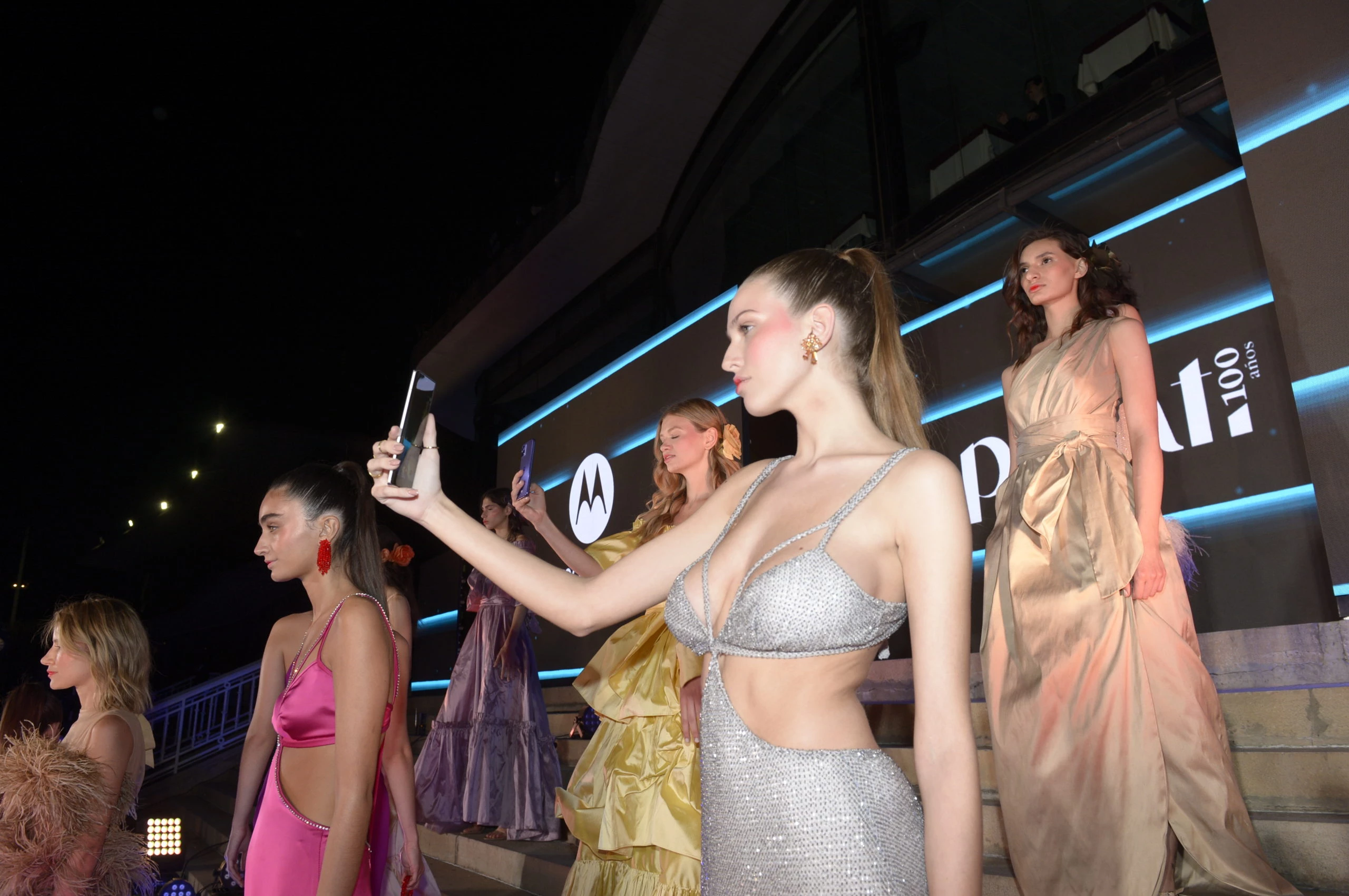 Cierre desfile Para Ti 100 Años