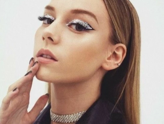 Disco glam, la nueva tendencia beauty que pisa fuerte esta temporada 