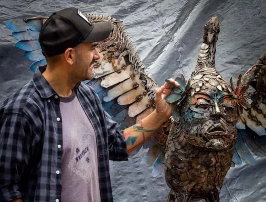 #ManualDeJardinería: la historia de Julián Provenzano, el artista que crea obras de arte con chatarra