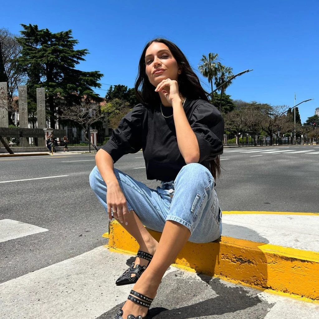 El divino look de Zaira Nara con zapatos kitten