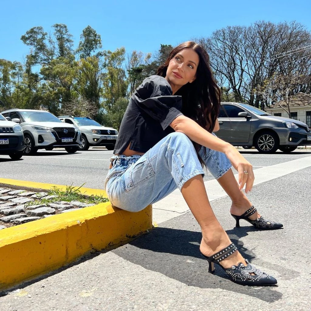 El look de Zaira Nara con zapatos kitten