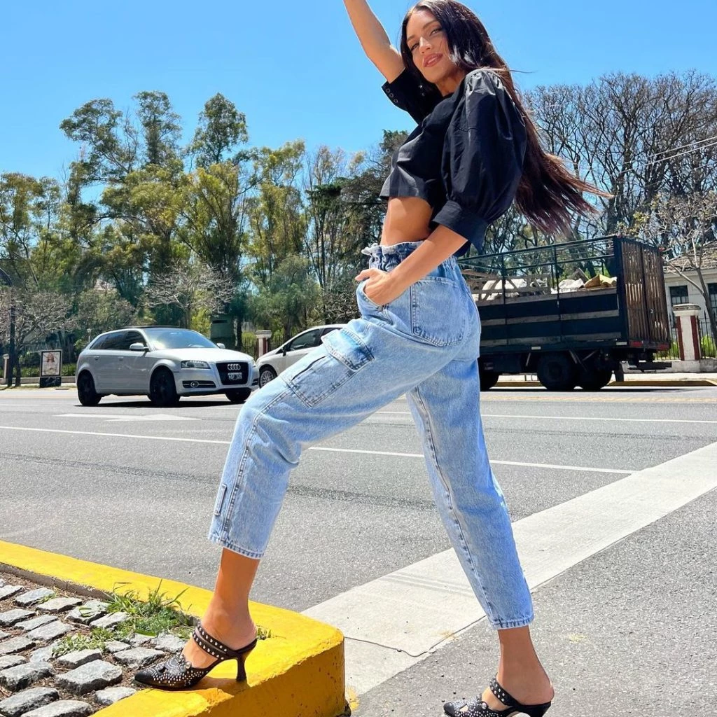 El outfit de Zaira Nara con zapatos kitten