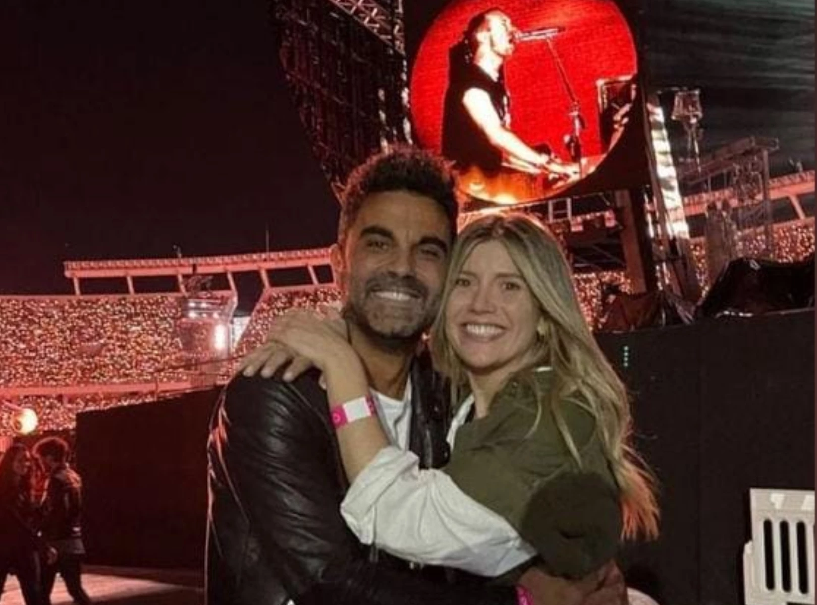 El romántico momento que vivieron Laurita Fernández y su nuevo novio en el show de Coldplay
