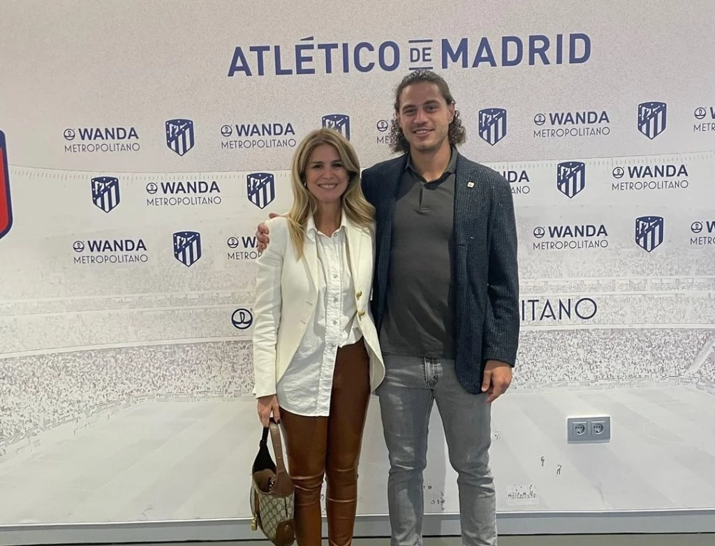 Flavia Palmiero y su hijo