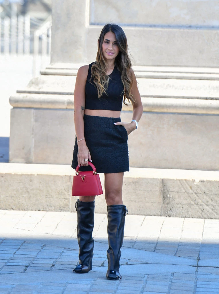 Antonela Roccuzzo en desfile de Louis Vuitton